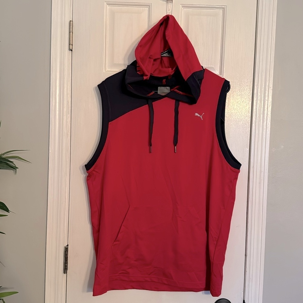 Puma Training sleeveless hooded front pocket Tshirt NWT L
